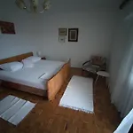 House With A Garden 50m From The Sea パグ