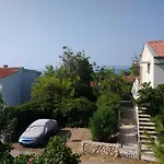 House With A Garden 50m From The Sea アパート *