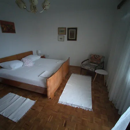 House With A Garden 50m From The Sea Pag Town