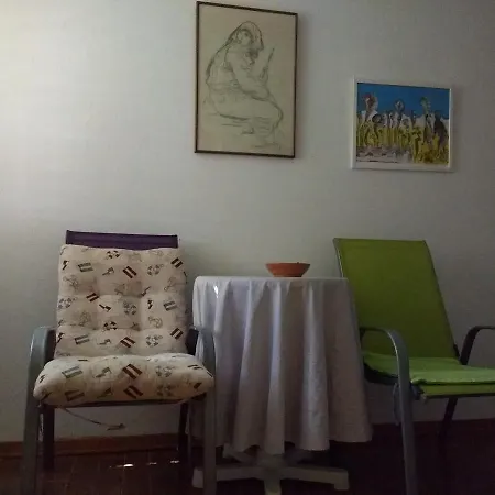 House With A Garden 50m From The Sea