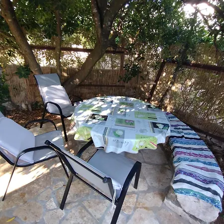House With A Garden 50m From The Sea
