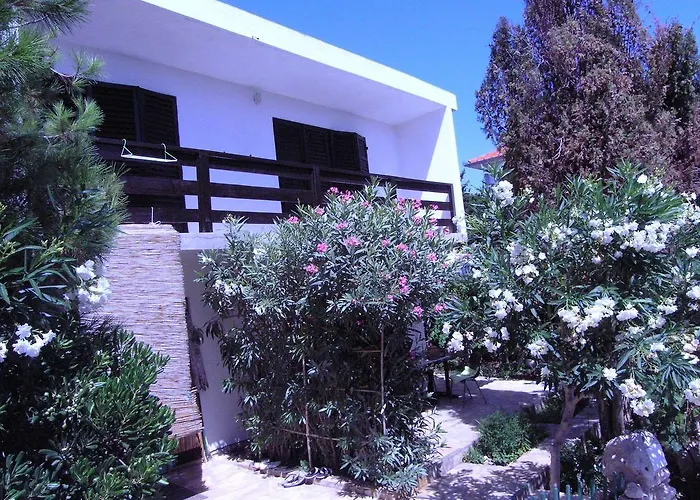 House With A Garden 50m From The Sea * Паг