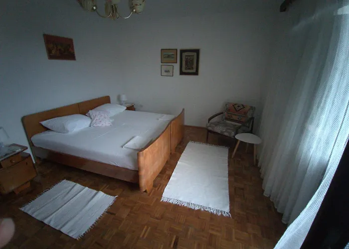 House With A Garden 50m From The Sea Паг