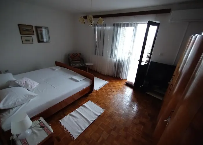 Апартаменты House With A Garden 50m From The Sea Паг